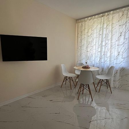 Nowe Luksusowe Apartamenty Manufaktura-Prywatny Na Wylacznosc-Wanna-Zamykany Ogrodzony Parking, Blok,Niskie Pietro-Cisza I Spokoj 우치 외부 사진